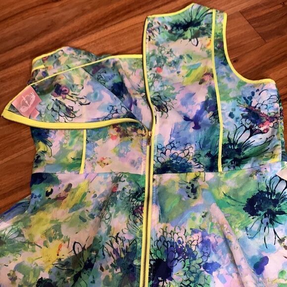 Colorful summer fitted peplum top with full zipper back.  Sexy summer shirt - Picture 4 of 6